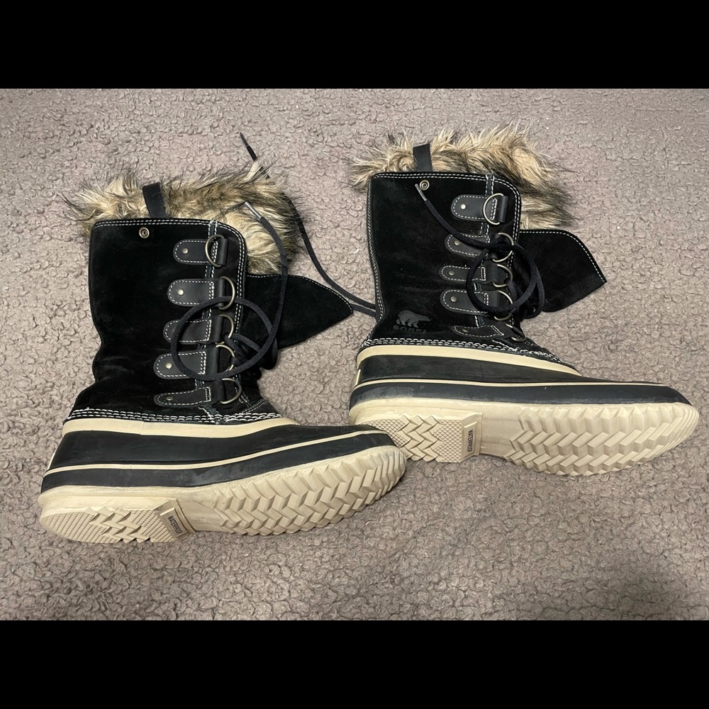 Sorel winter boots, slightly worn. Size 8